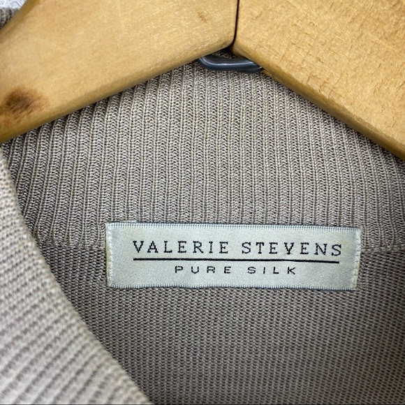 Valerie Stevens Pure Silk Mock neck light sweater top in beige - Picture 3 of 8